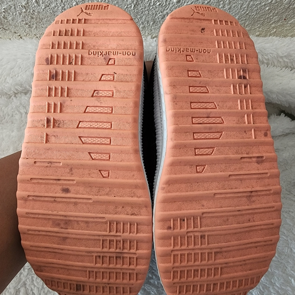 Shoes - Picture 7 of 9